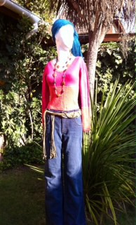 Chaleca lanilla $ 4.000, jeans $ 5.000